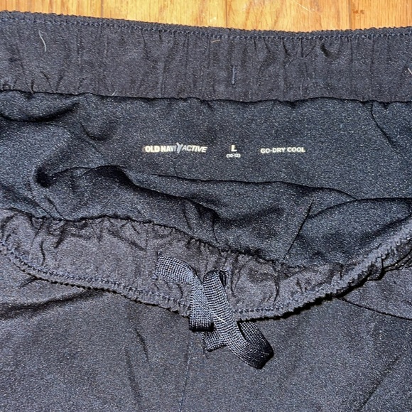 Kids Old Navy Active Shorts - Picture 2 of 3